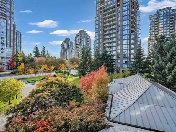 6837 Station Hill Dr #407, Burnaby, BC V3N 5B7