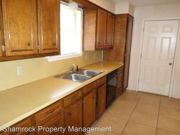 4th image of 908 Briar Dr