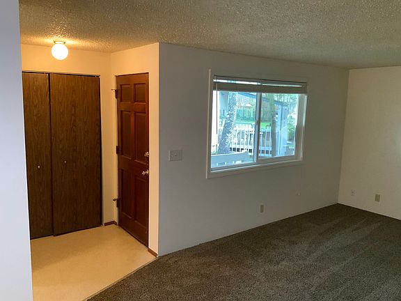 4th image of 2145 Hawkins Ln