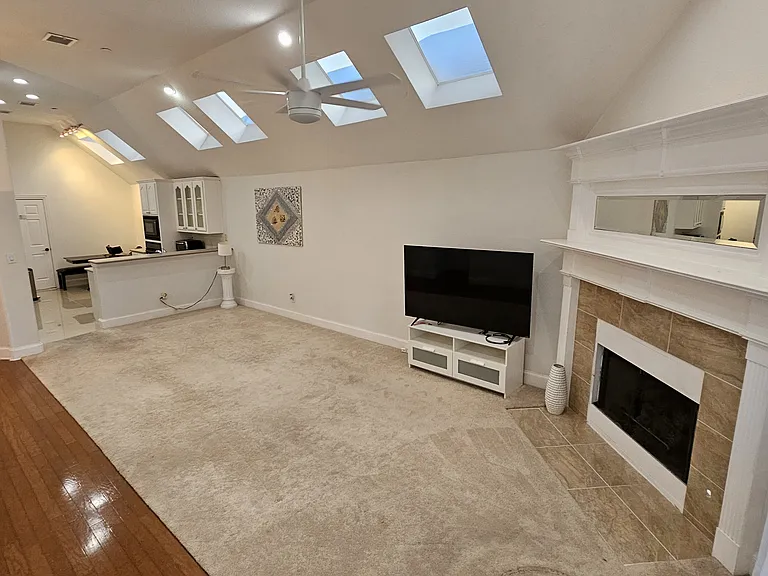 8207 Persimmon St — Photo 9