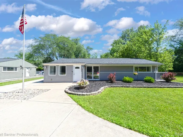 2602 Penna Dr, West Bloomfield, MI 48324