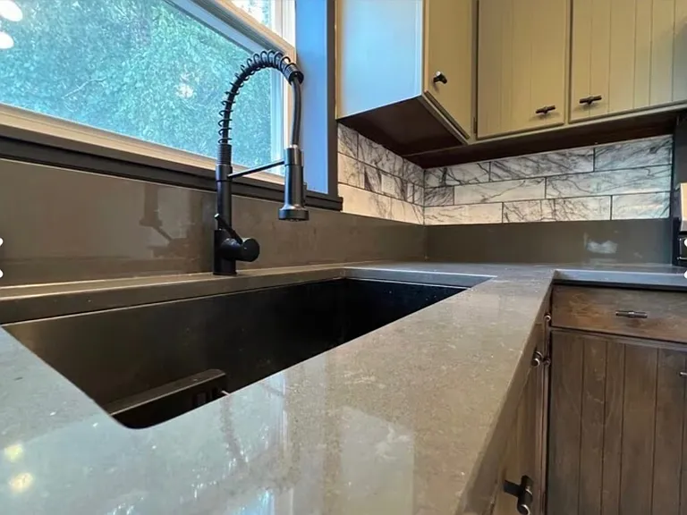 2618 W Rascher Ave #2 — Photo 12