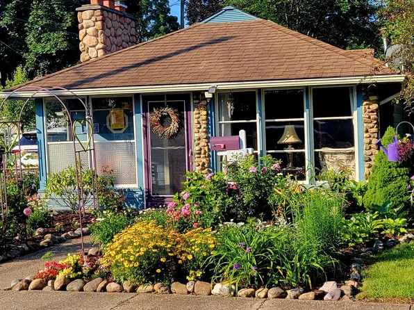715 Clay St, Algonac, MI 48001