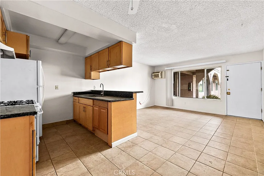 Building Photo - 10030 Alondra Blvd #25