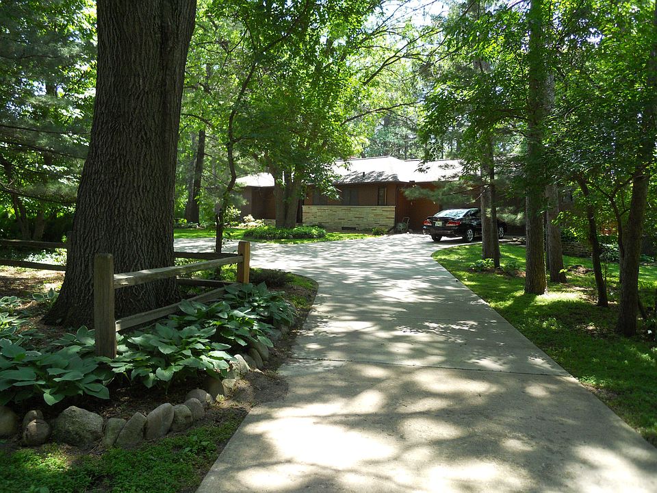 2nd image of 1110 Riverside Dr N