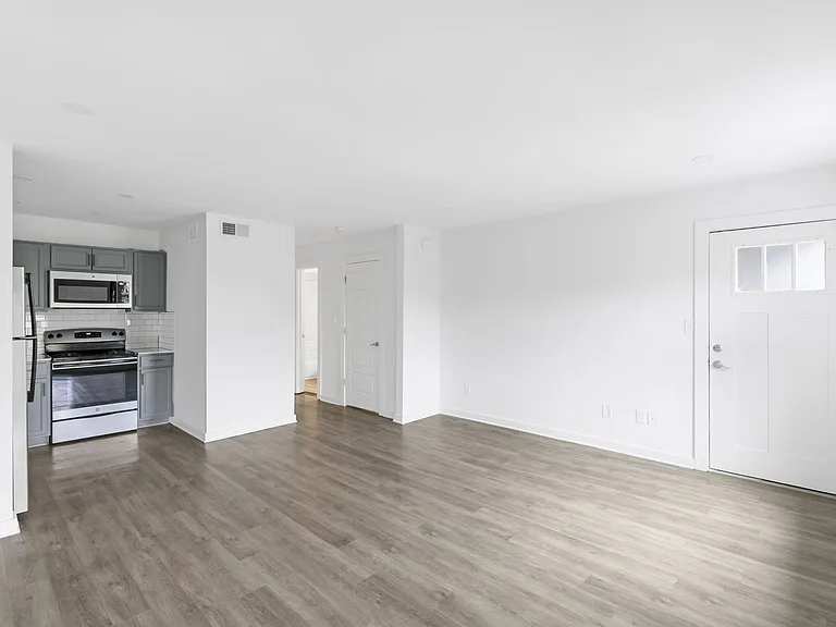 3021 Clairmont Ave S — Photo 6