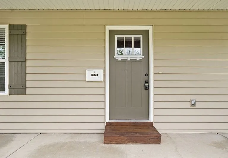 1120 N Clay Ave — Photo 3