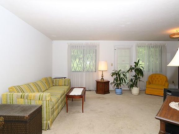 4th image of 453 Dartmouth Cir