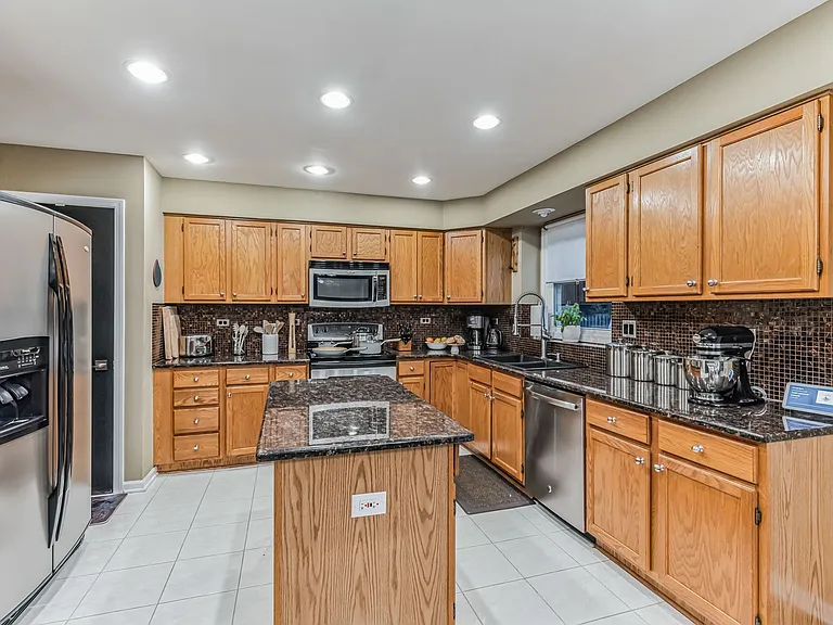 324 Chesapeake Ln — Photo 4