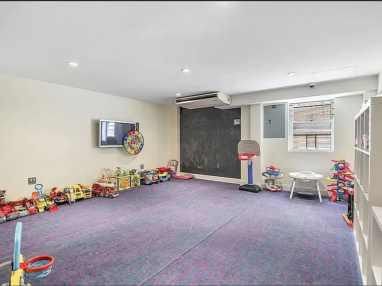 215 E 80th St #9G — Photo 18