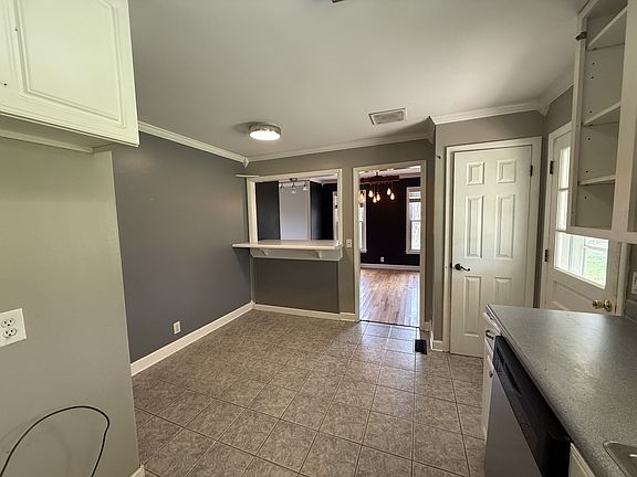 3rd image of 1004 Red Oak Dr