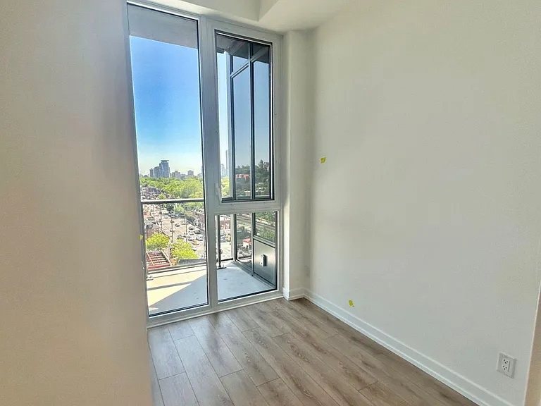 500 Dupont St #814 — Photo 20