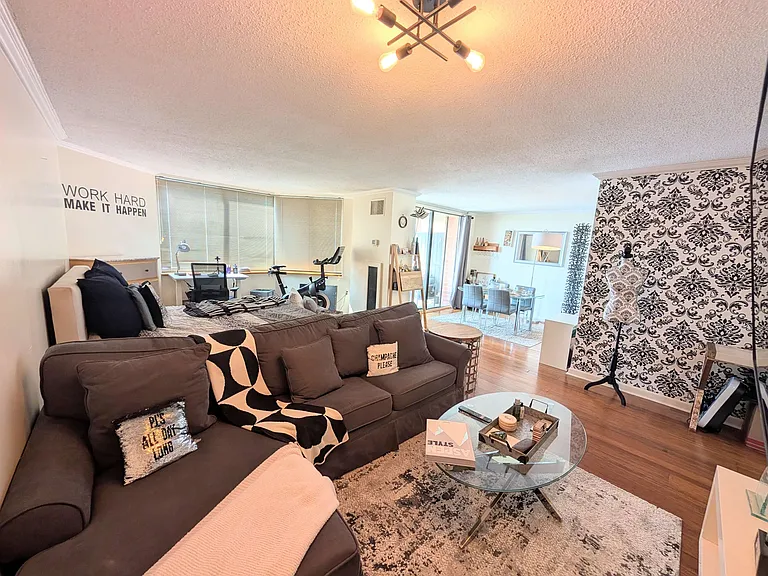 616 Harmon Cove Tower — Photo 3