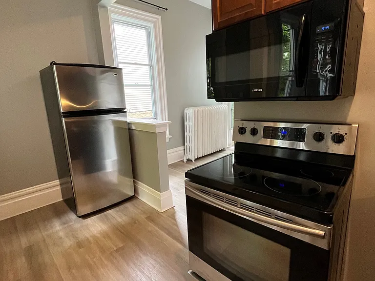 324 Broad St #B — Photo 2