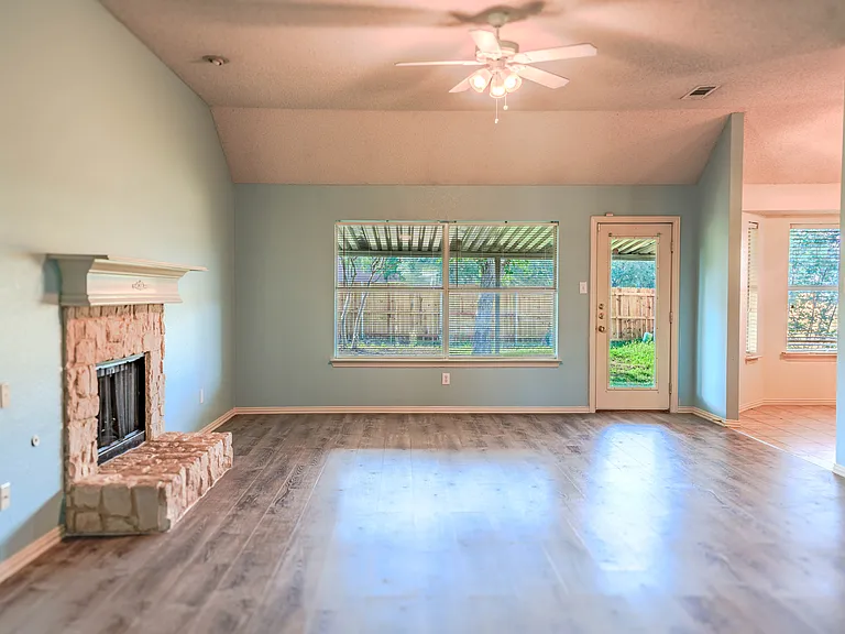 1019 Telluride Dr — Photo 3