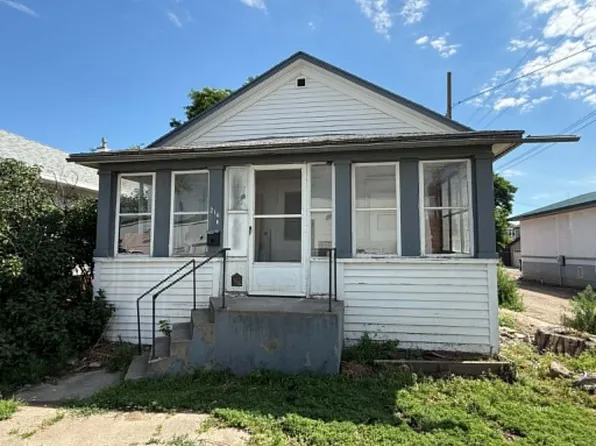 216 N 8th St, Miles City, MT 59301