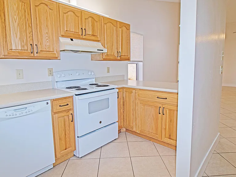 8883 SE Hobe Ridge Ave — Photo 6