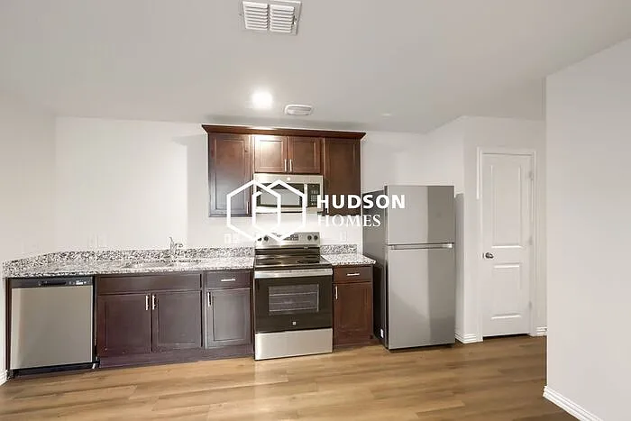 413 Lottie St #B — Photo 7