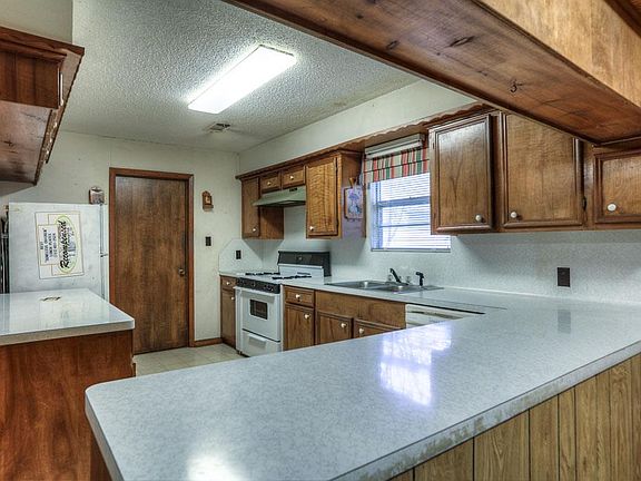 3rd image of 111 Avenue F