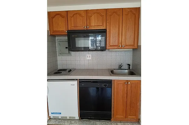 Rented by City Connections Realty | media 6