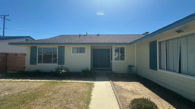 3 bed, 1300 sqft, $3,300 — Photo 3