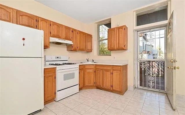 2 bed, 1.0 bath, $2,195 — Photo 2