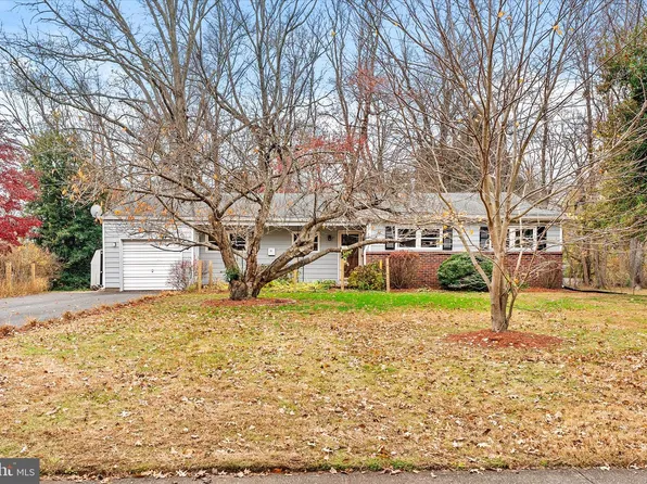 51 Van Duyn Dr, Ewing, NJ 08618