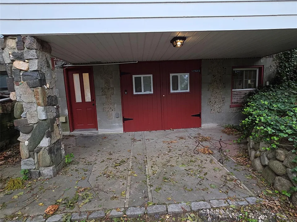22 Riverhead Rd