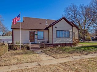209 B St, Shelton, NE 68876