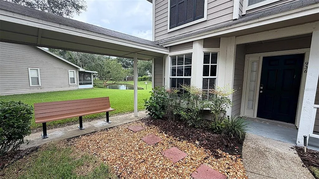 2 bed, 2.0 bath, 1260 sqft, $1,995 — Photo 2
