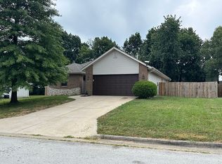 402 W Cherokee Path, Clever, MO 65631