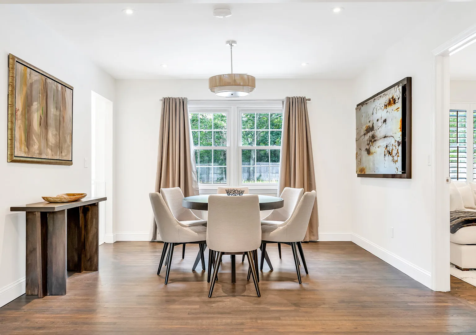 Modern Southampton Retreat with Private Pool & Lush Outdoor Oasis — Photo 4