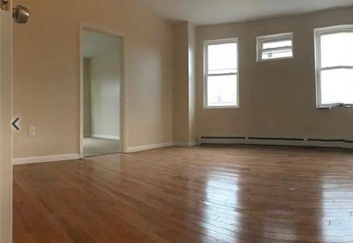 3 bed, $2,100 — Photo 2
