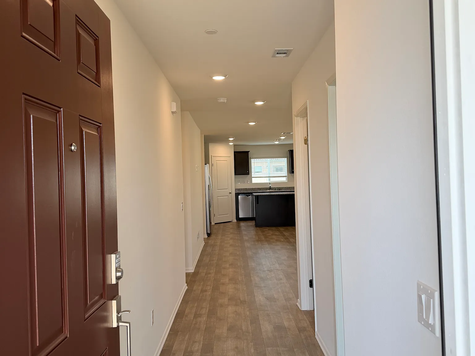 3 bed, 1352 sqft, $3,200 — Photo 2