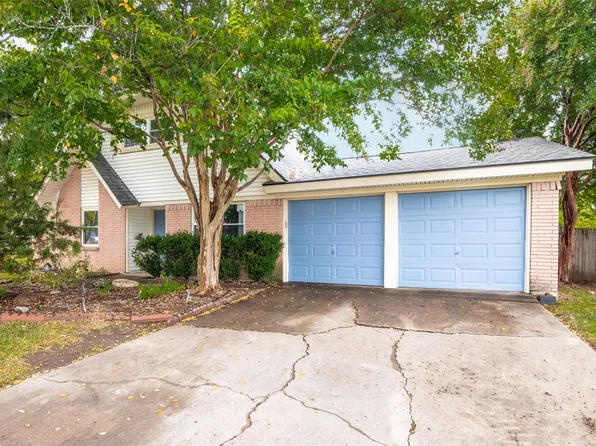 779 Briarwood Ln, Hurst, TX 76053