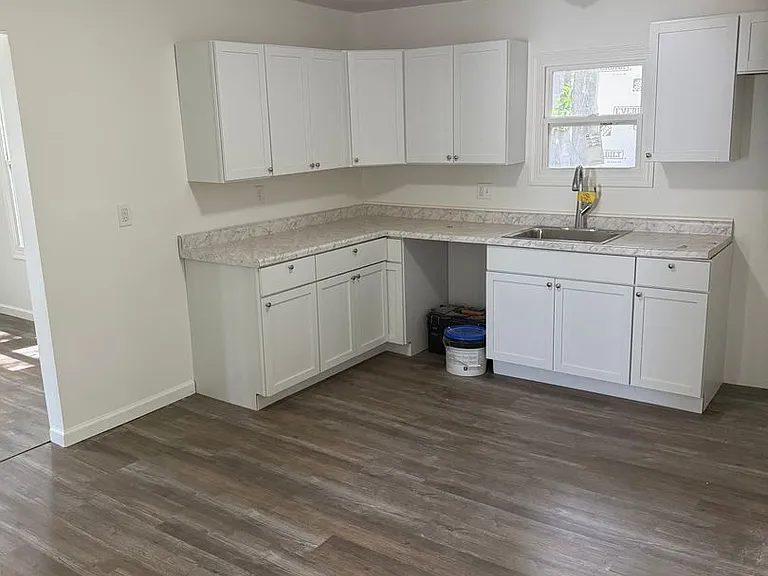 1052 N John St — Photo 9