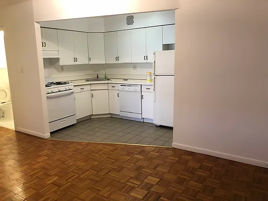 Rented by 18 REALTY | media 6