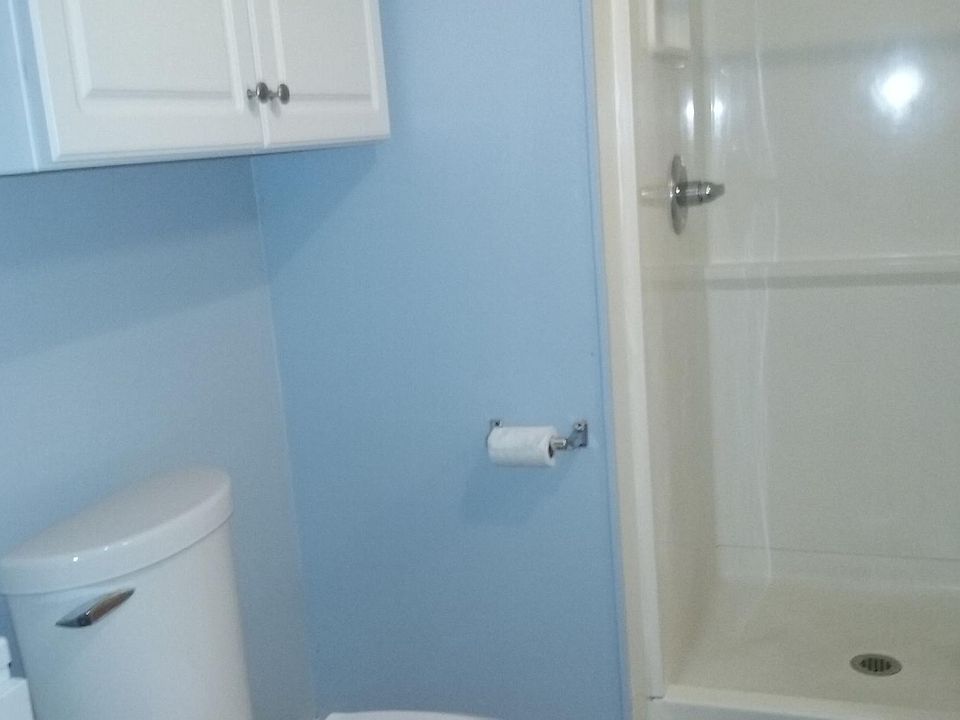 1st image of 909 Wellington Dr