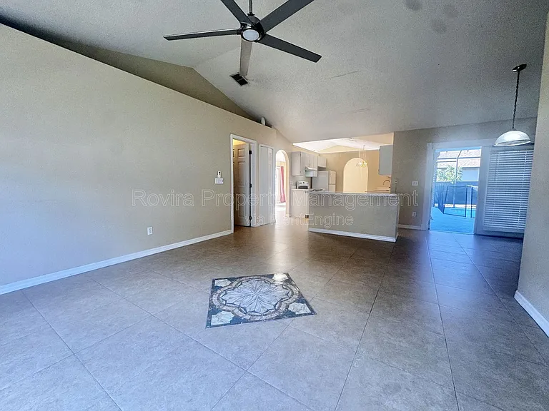 116 Barrington Dr — Photo 10