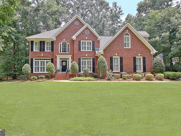 370 Stonehaven Dr, Fayetteville, GA 30215