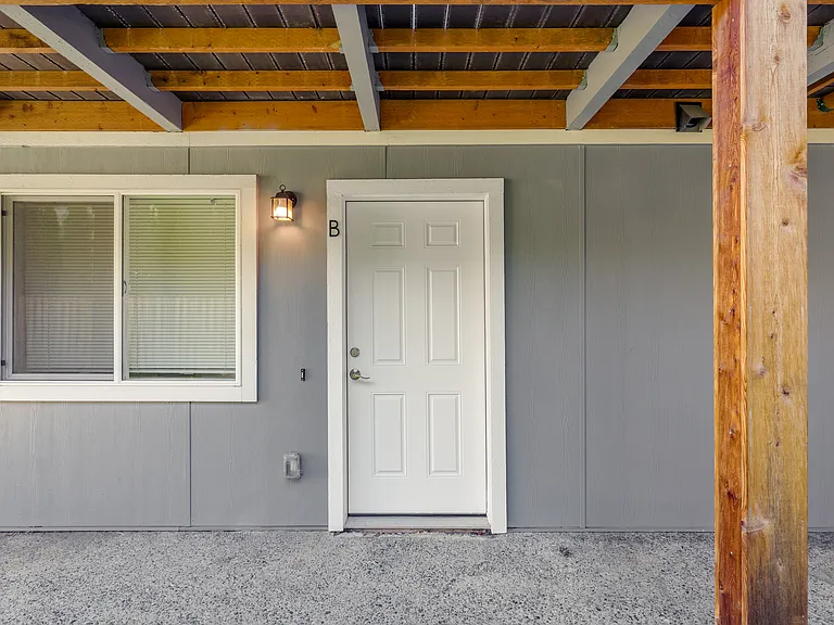 511 Avenue D #B — Photo 3