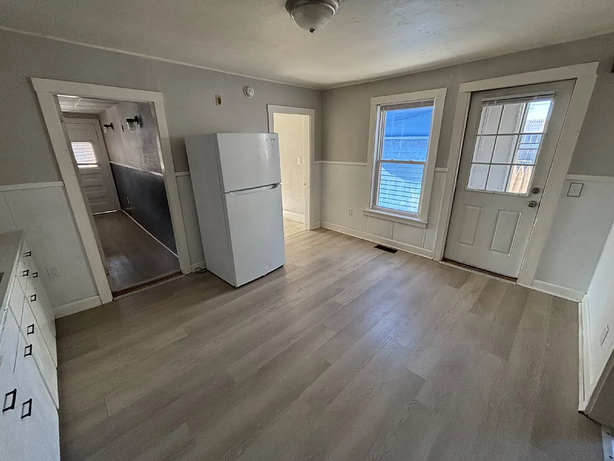 Building Photo - 42 Spruce St #6