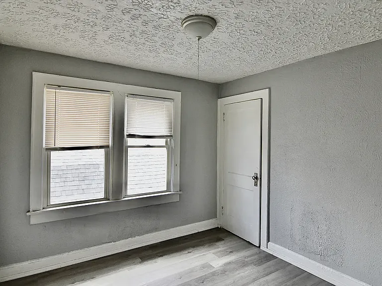 254 S Princeton Ave — Photo 8