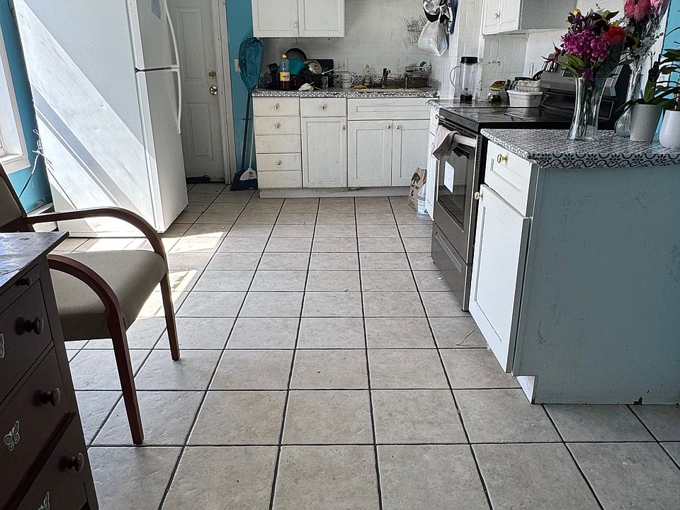 2nd image of 5 Arlington St Floor 1