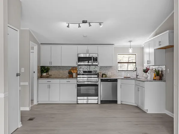 858 Foster Rd, Henderson, NC 27537