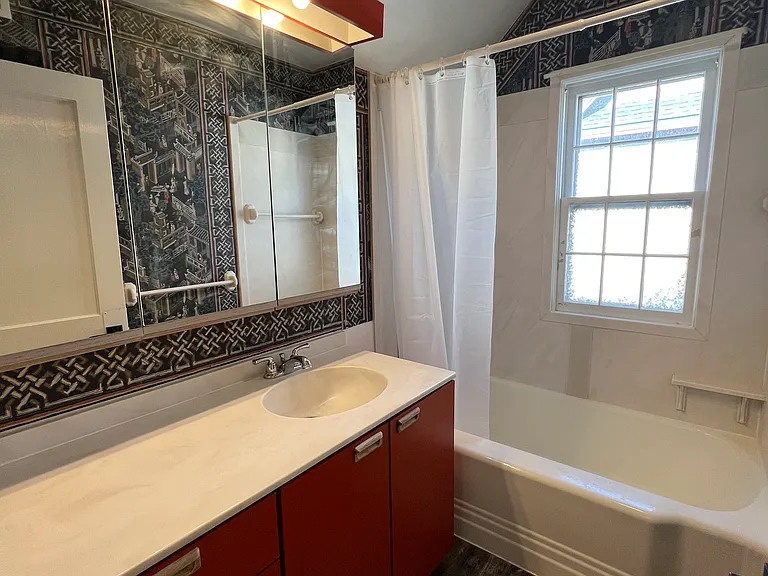 1325 Rogers St — Photo 10