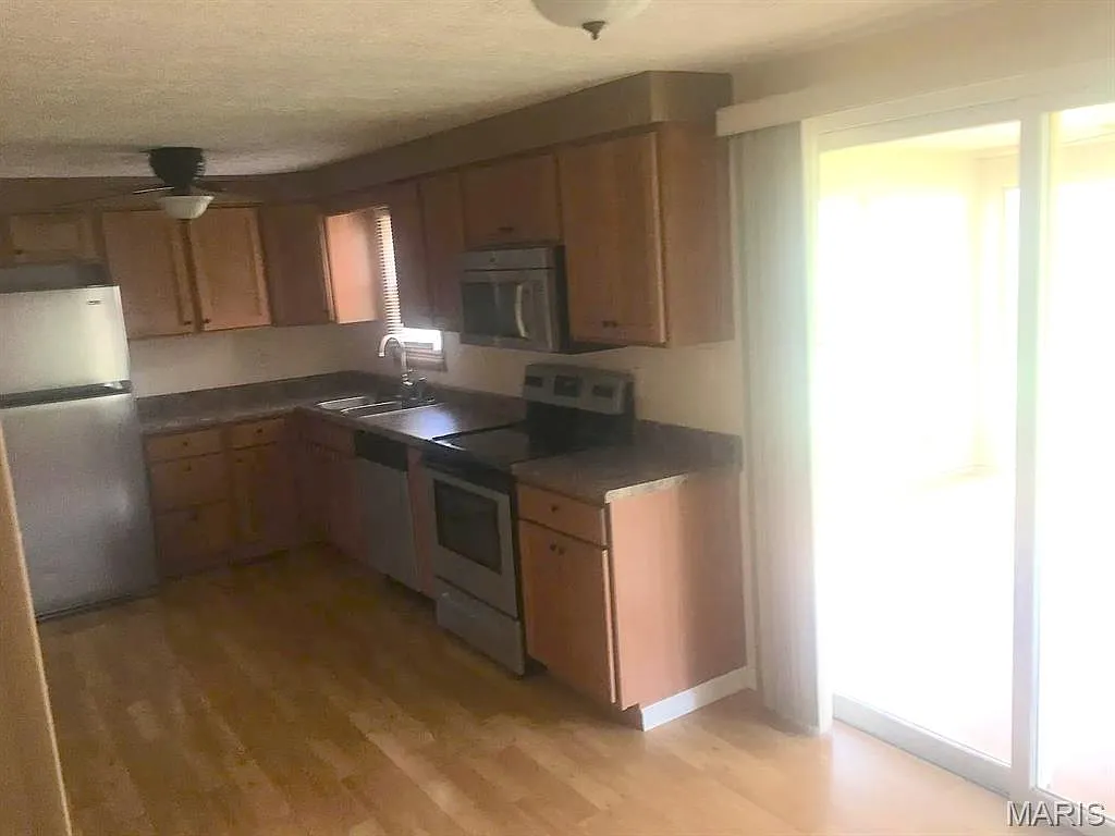 3 bed, 1.0 bath, 1188 sqft, $1,400 — Photo 3