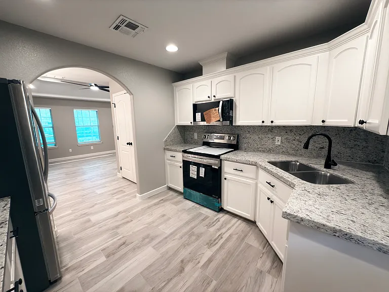 614 Jasper St #B — Photo 2