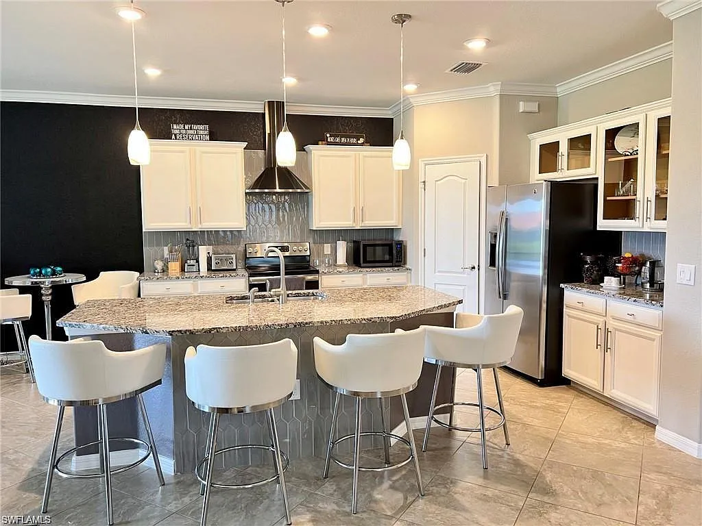 2 bed, 2.0 bath, 1900 sqft, $6,000 — Photo 2