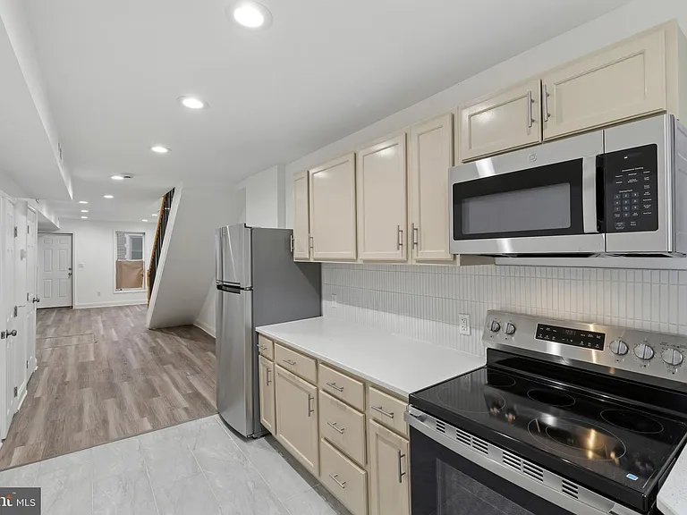458 E Federal St — Photo 1